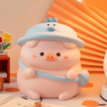 Skarbonka świnka z czapką winylowa duża prezent