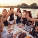 Talerzyki penis różowe złoto – śmieszne naczynia na wieczór panieński