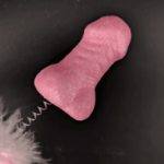 Opaska penis z piórkami – różowy gadżet na wieczór panieński