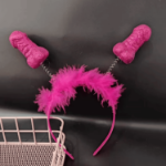 Opaska penis z piórkami – różowy gadżet na wieczór panieński