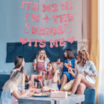 Baner It’s Me Hi I’m The Bride – dekoracja na wieczór panieński