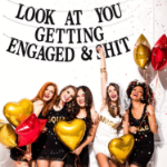 Baner Look At You Getting Engaged – śmieszna dekoracja zaręczyn