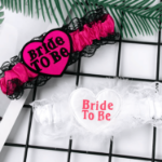 Podwiązka Bride To Be – biała lub różowa na panieński