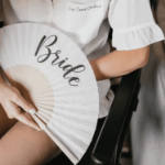 Wachlarz Bride – biały wachlarz panny młodej na panieński