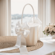 Koszyk ślubny z perłową rączką 22 cm – biały koszyk z kokardą